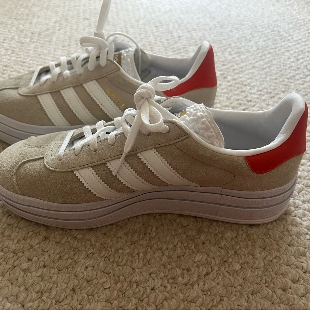 Adidas Women's Sneakers —- Gazelle Platforms